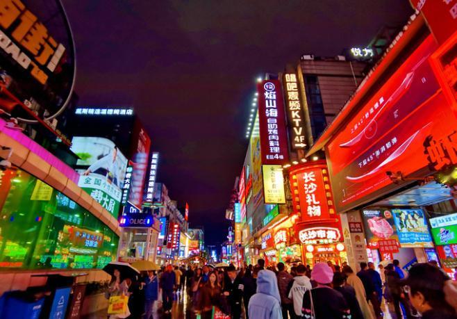 官媒发话了！这次罕见地把话挑明：居民收入弱，不能再只喊大家掏钱了！10月5日