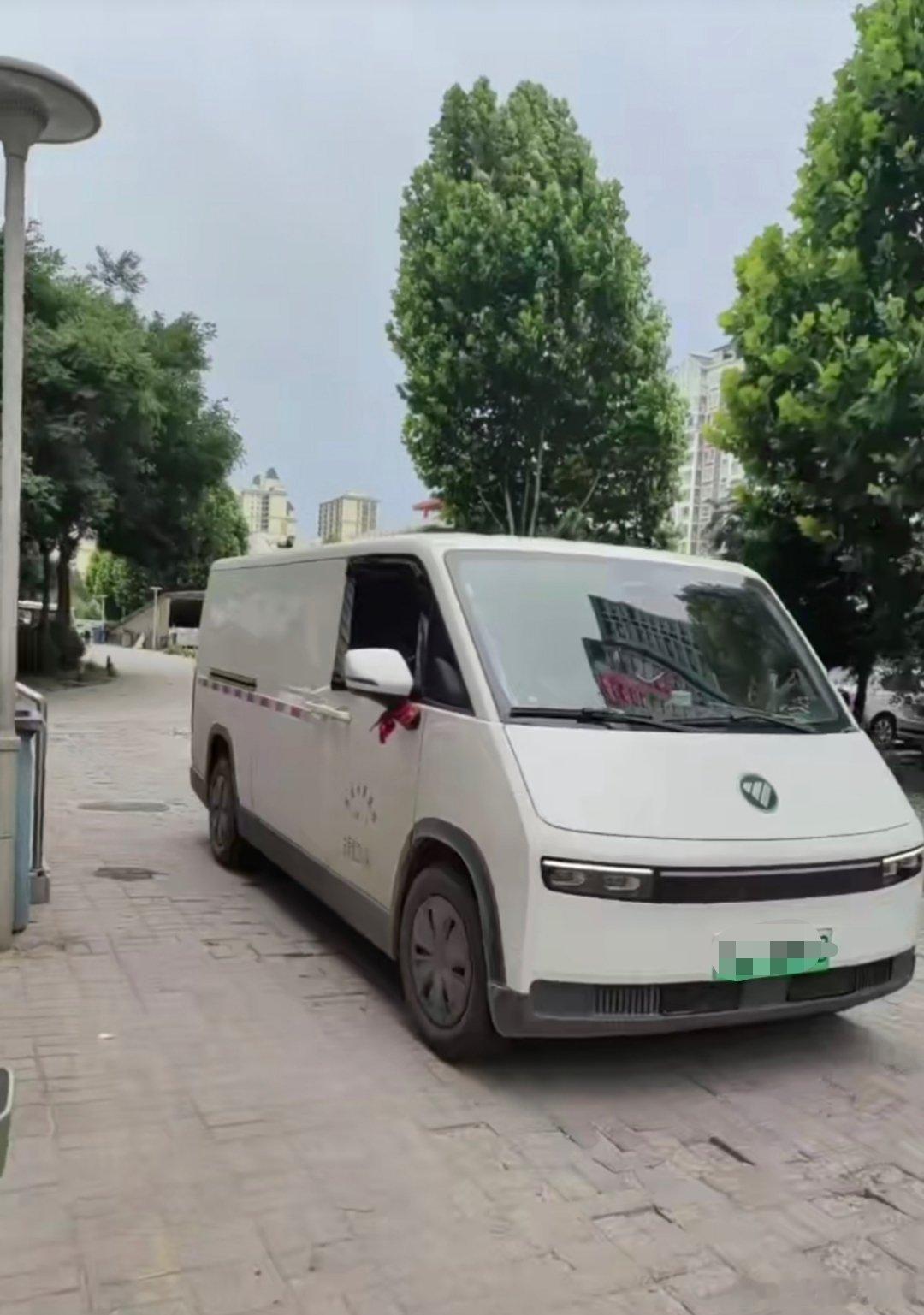 钱难挣屎难吃      因为买了个二手的学区房，房子挺好的，装修的东西...