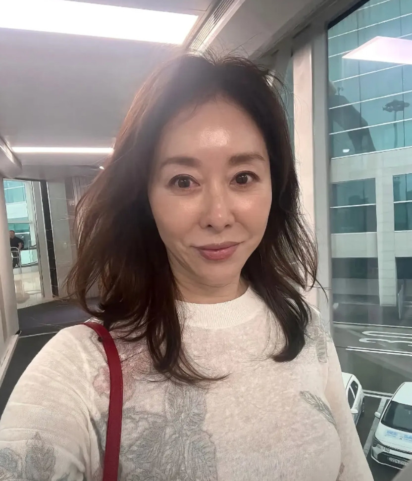 她们都说长的像二十多岁，实际上三十多了，看着不像吧