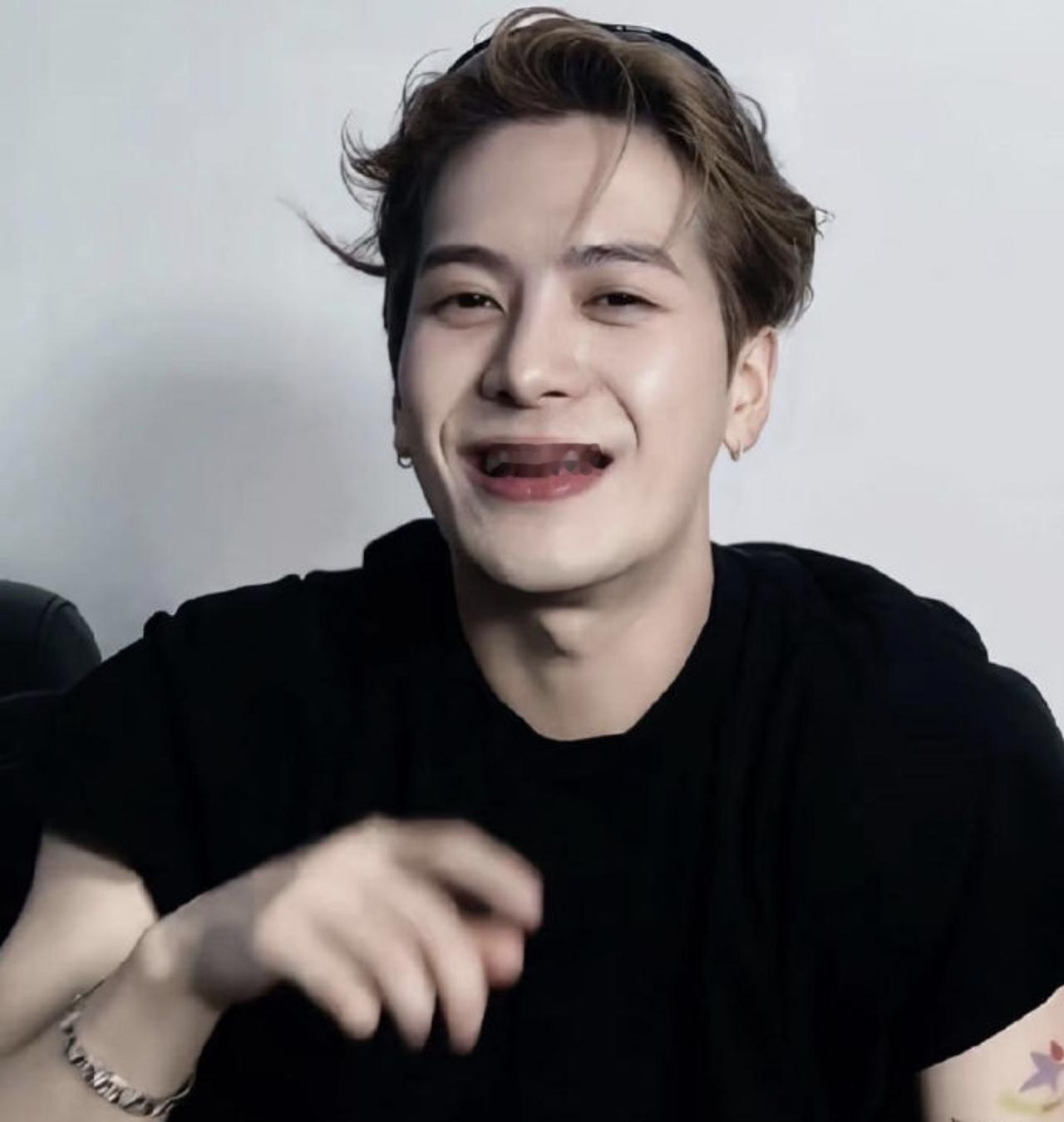 没对比没伤害！什么是国际巨星，什么是顶流，一目了然！王嘉尔香港出生，韩国出道