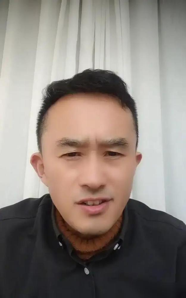 闫学晶当年嫁给吉林富豪林越，一脚踏进豪门也揽下继母身份。那时候她不仅要在演艺