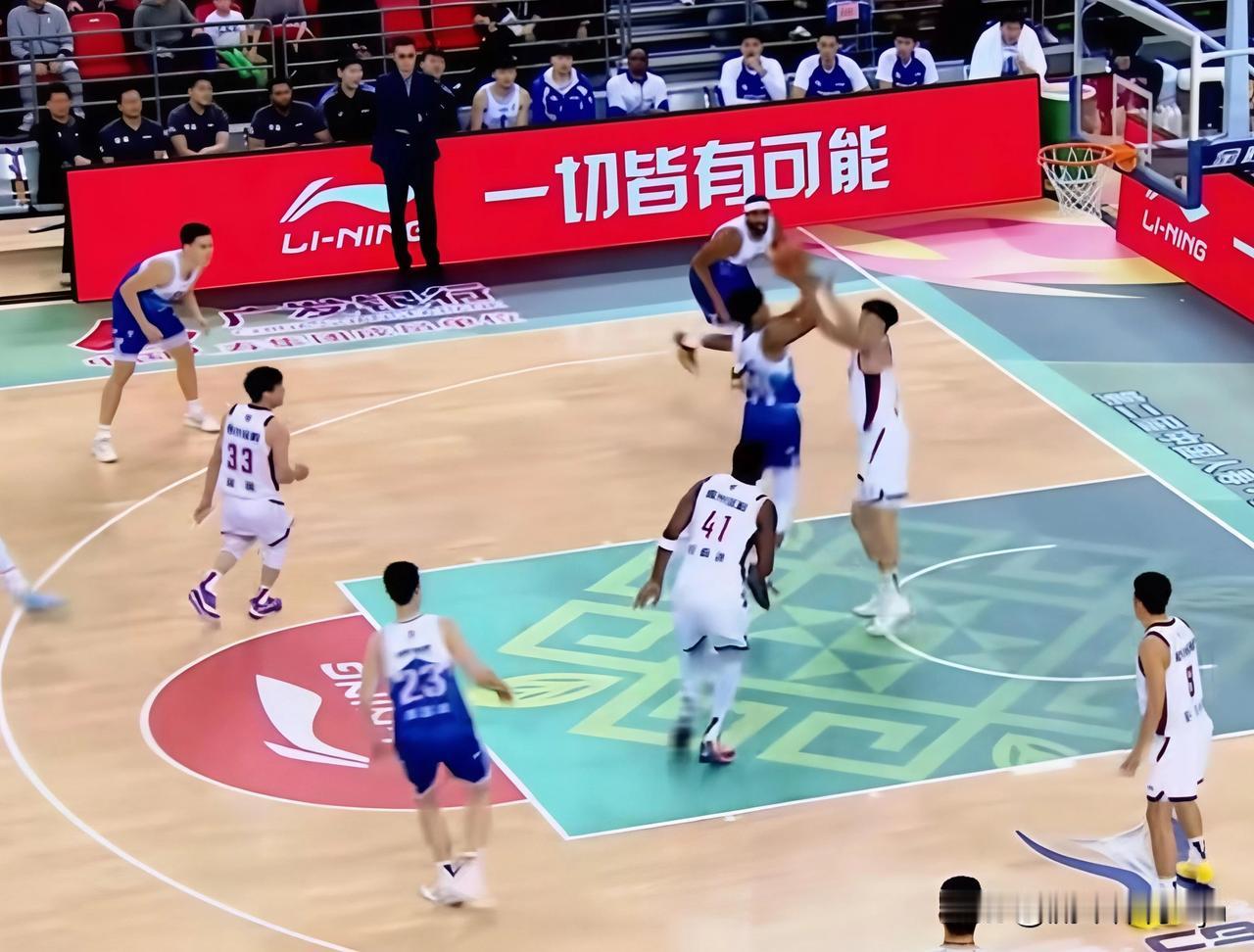 青年才俊之间的较量，冯傲完胜。CBA俱乐部杯，新疆78：91不敌浙江。新