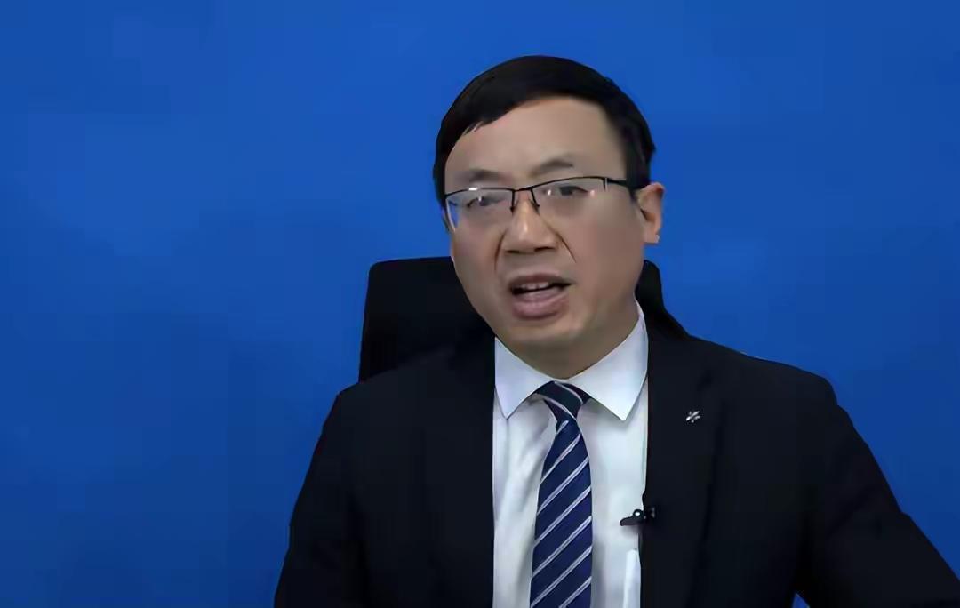 近期，英语是否该退出中小学核心主科的论战席卷全网，汤家凤、胡锡进、项中专三位公众