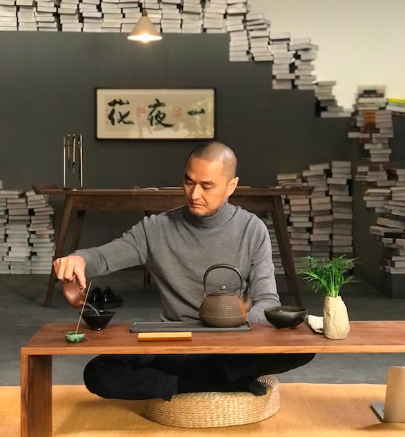 冯唐说：“人最好的状态就是销声匿迹。人除了赚钱以外，其实根本不需要那么