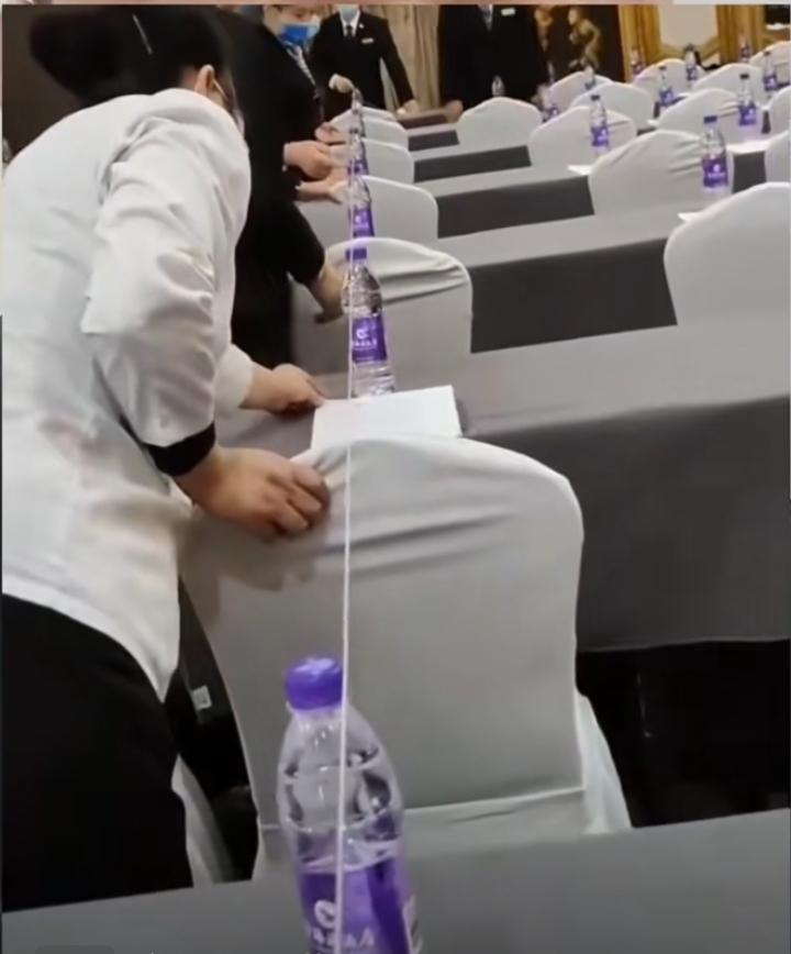 毫厘不差、整齐划一，形式主义达到登峰造极时的杰作！