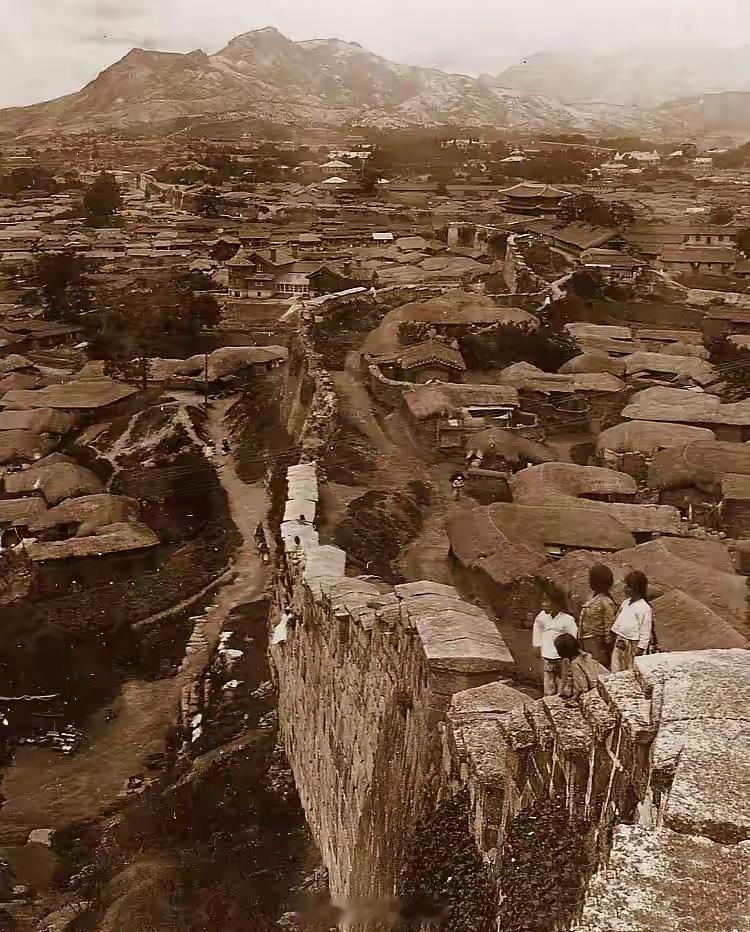 1904年，韩国首尔，那时叫汉城（서울）。这样看韩国人富起来也没几年啊？