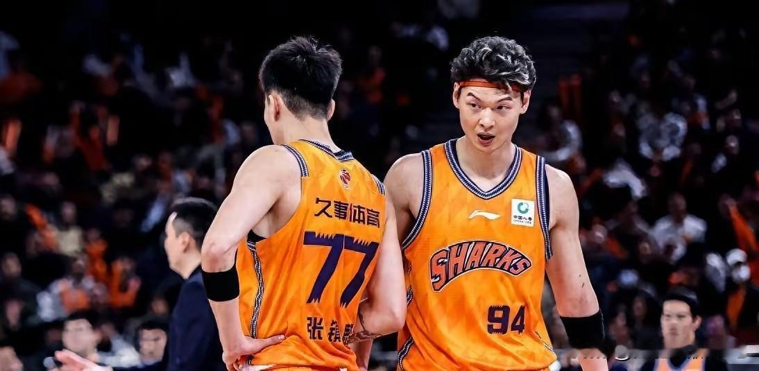 就目前的上海男篮的配置来看，上海男篮夺冠前景一片大好，无论从外援配置，还是内援配