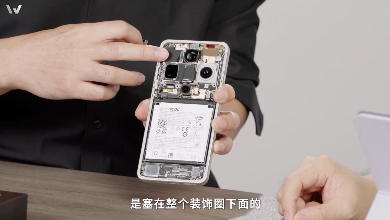 微机分率先把FindX9Ultra的镜头部分给拆解出来了。X9U这颗10X