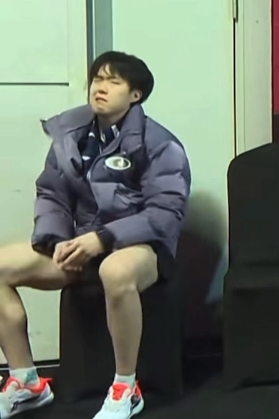 救命才看到今天的候场是胃不舒服吗😢辛苦了小孩好好休息一下