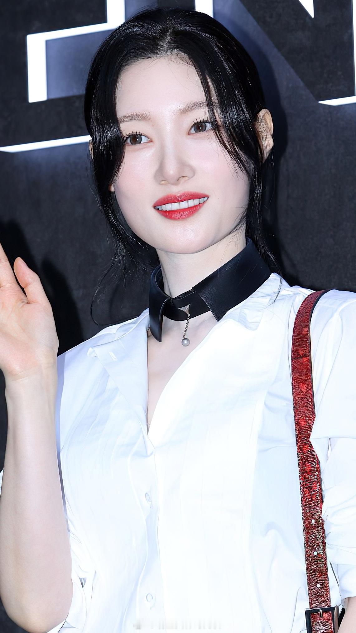 采妍女神怼脸
