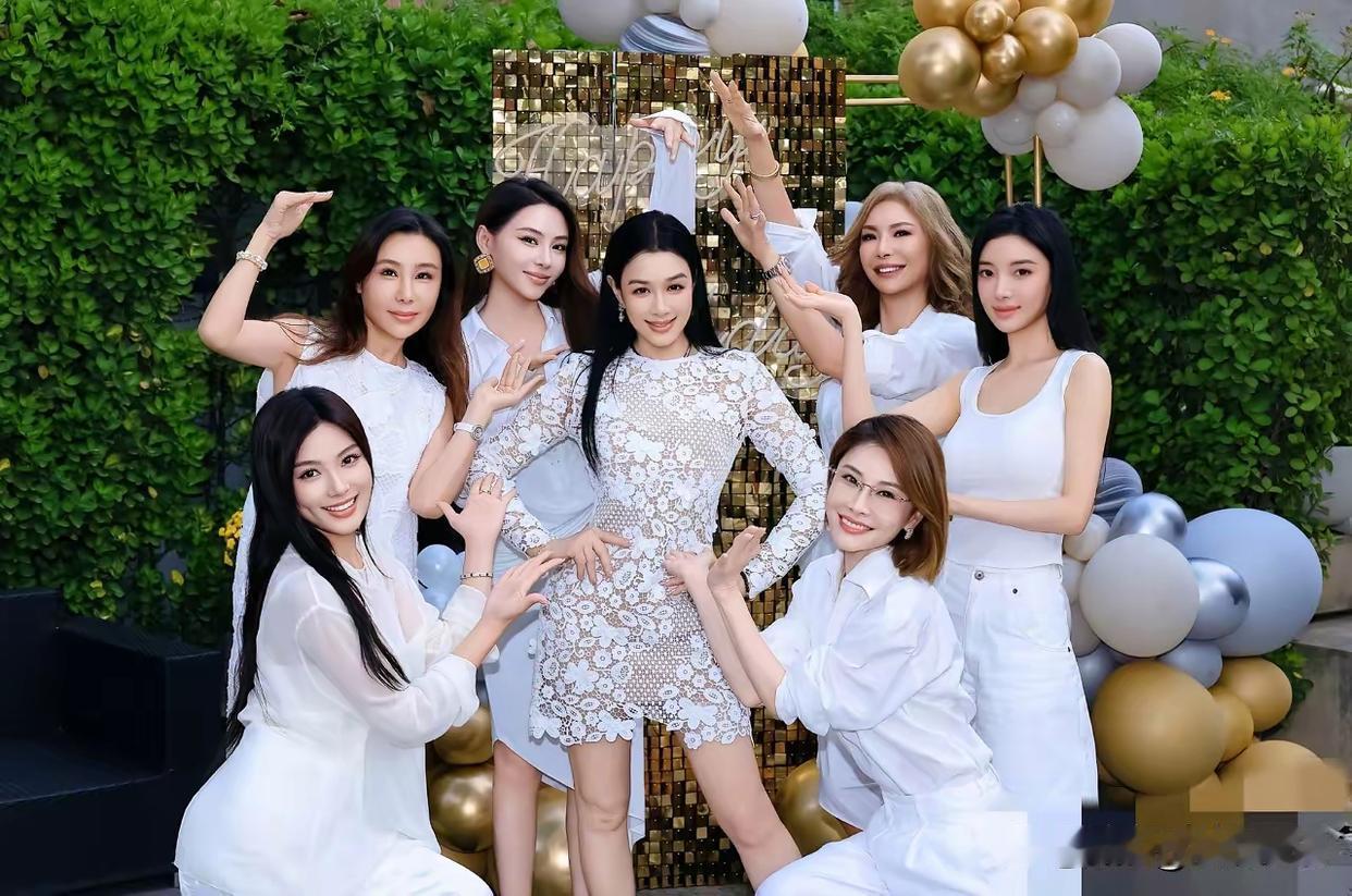 56岁钟丽缇人生赢家，三个漂亮女儿，三婚还嫁了一个小鲜肉比自己小12岁老公，56