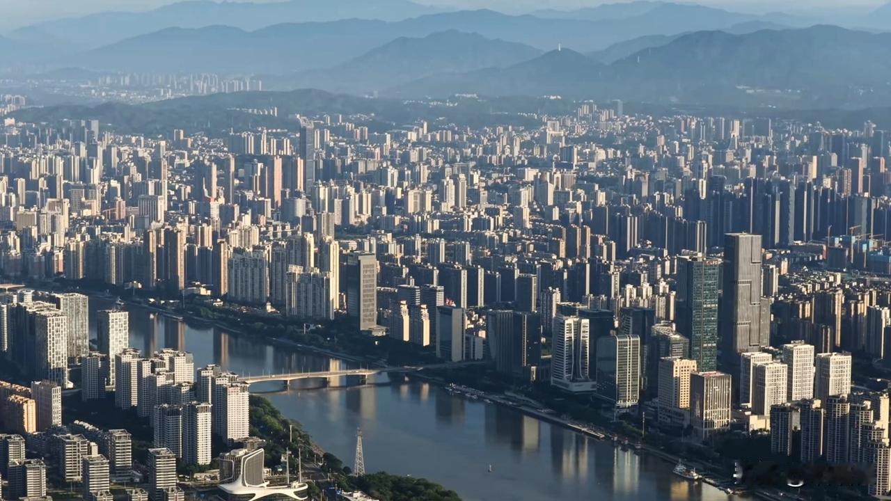 航拍离台湾最近的省会城市福州，带你们重新认识一下有福之州。很多人误以为福州的高