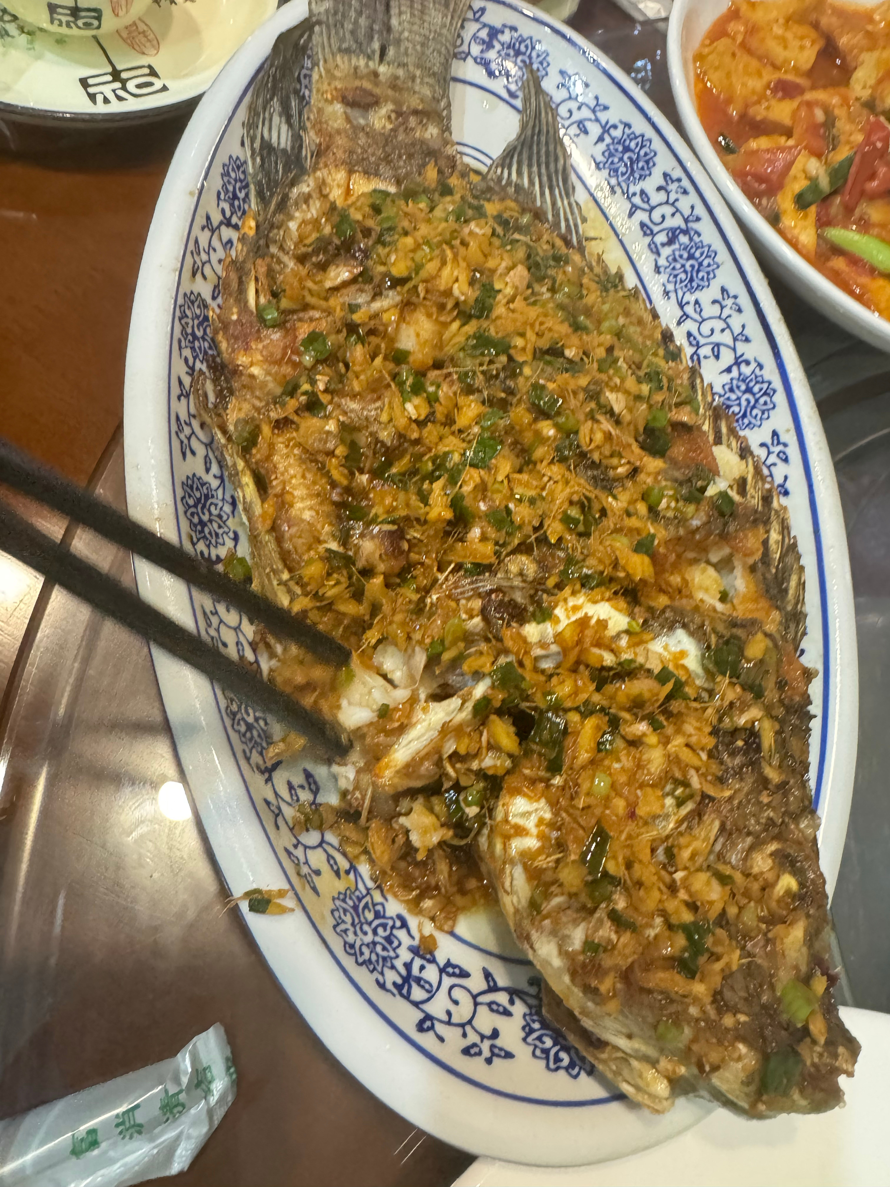 来呀，一起吃饭啊！每天下馆子，这是一般家庭敢的吗？明天带你们去吃豆浆鸡可好啊？[
