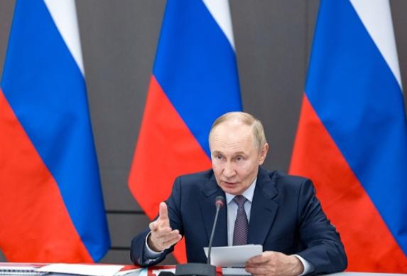 俄罗斯这波操作直接让全球哗然，20号下午俄国家杜马上演罕见一幕，450名议员零反