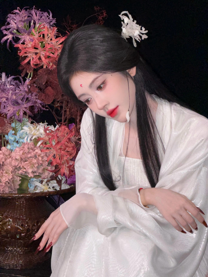 1、鞠婧祎接下来会官宣RUFI的商务，一个来自澳洲家居品牌。2、芒果的新综艺《后