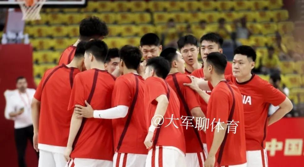 中国男篮亚洲杯前的首场热身赛在杭州开打，最终全队4人的分上双77比49大比分战胜