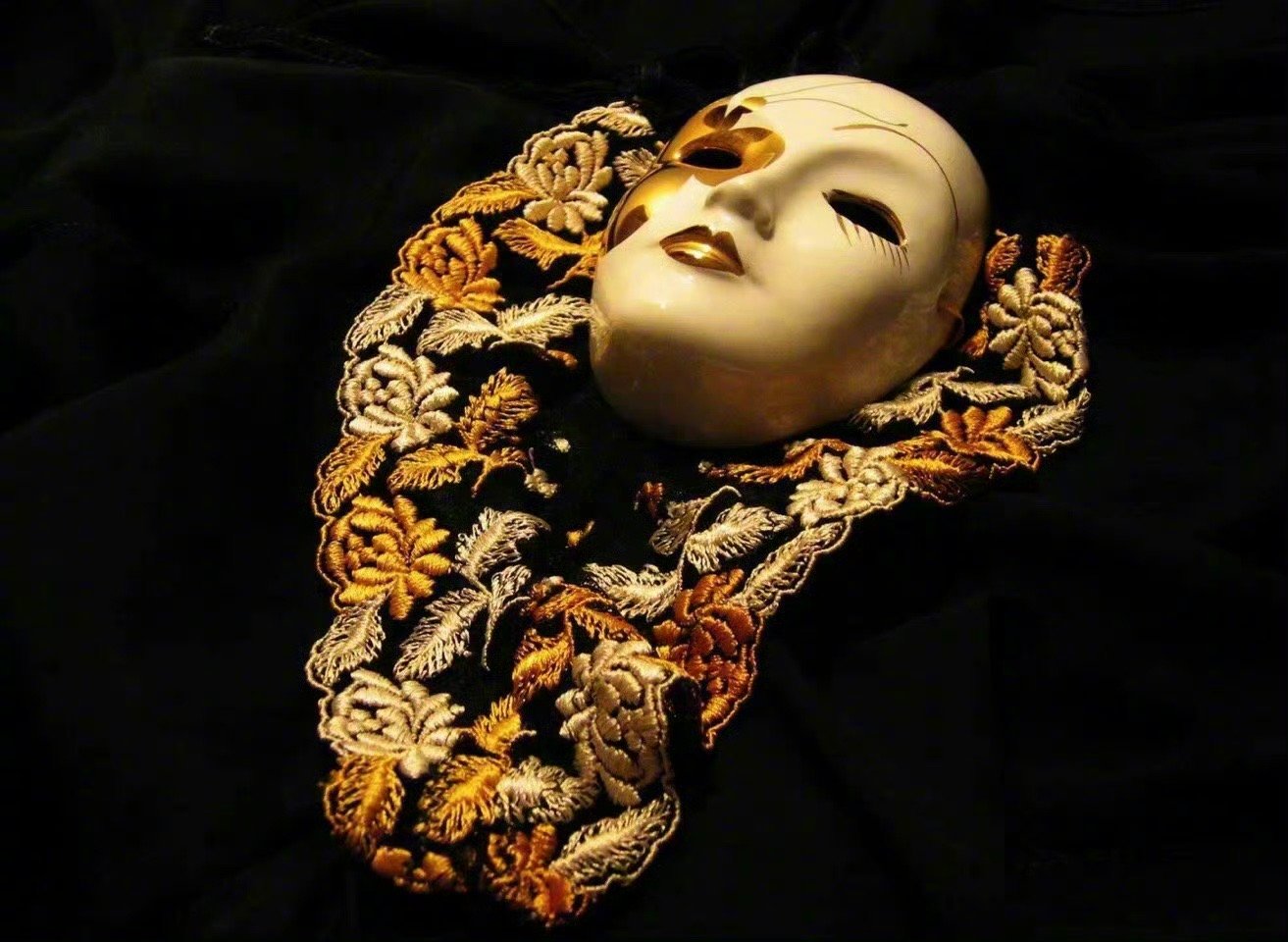 看见自己的蠢，往往是生出智慧的前提条件。因此，天下所有的“蠢”，都值得祝福。——