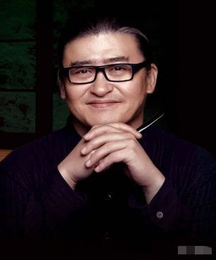 我问我医院上班的同学刘欢那么有钱，为什么这么年轻就走了？朋友叹了口气说：你以为钱能买命吗？他这病根，