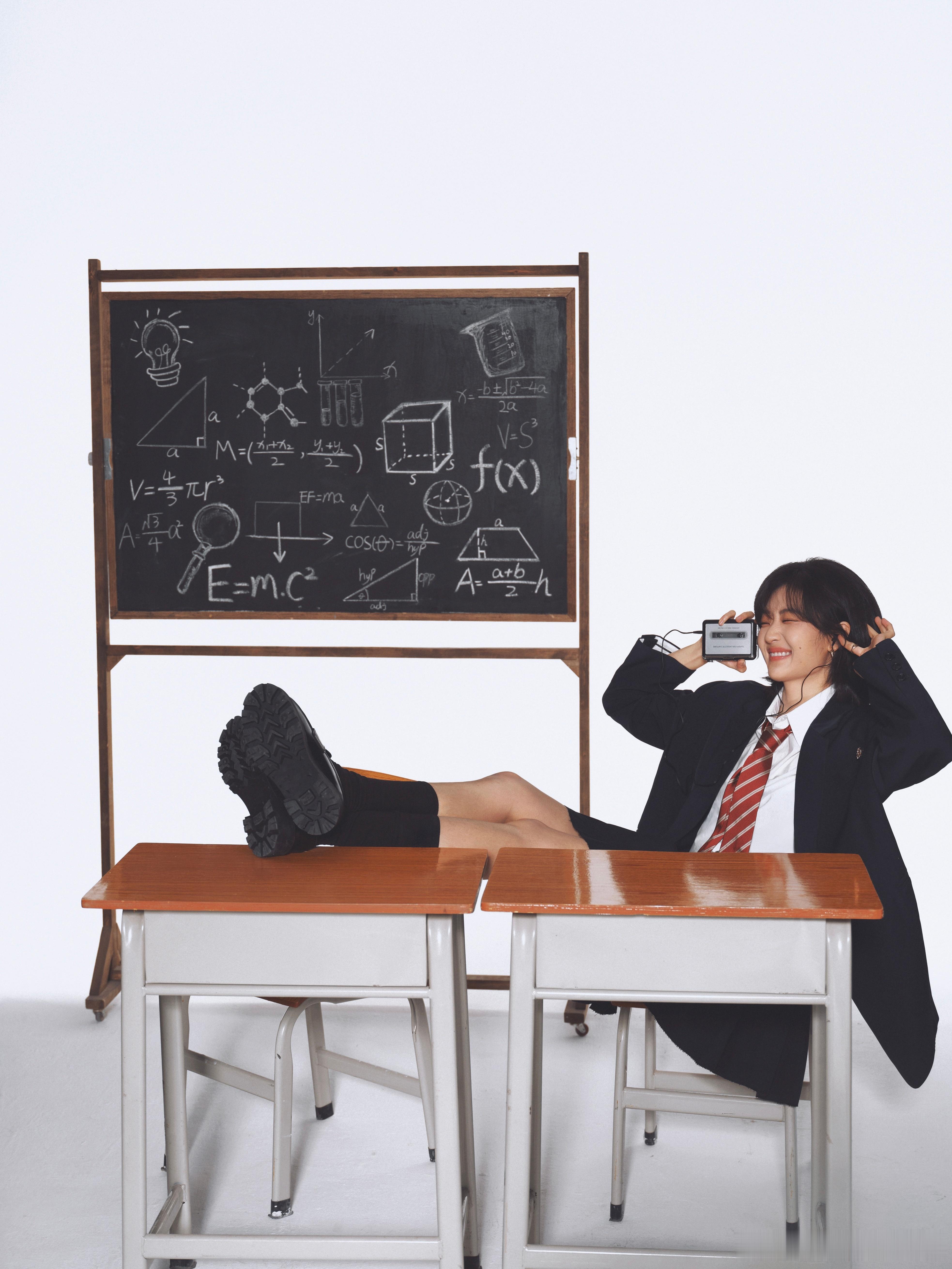 孙千学院风写真来啦！好青春靓丽的校园学姐，今天放学后可以和一起走吗？