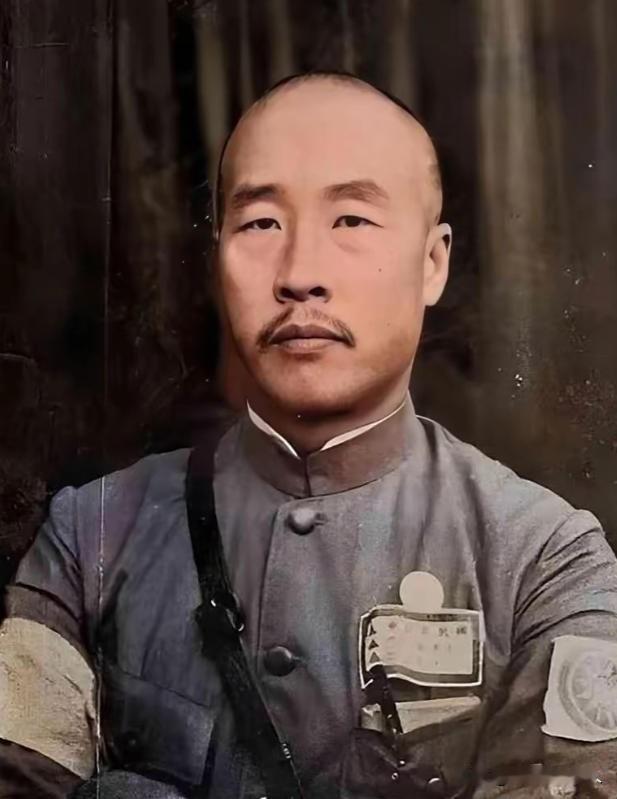 1937年，韩复榘叫来手下五个师长，讨论是否和日本人合作，孙桐萱带头说：“韩主席