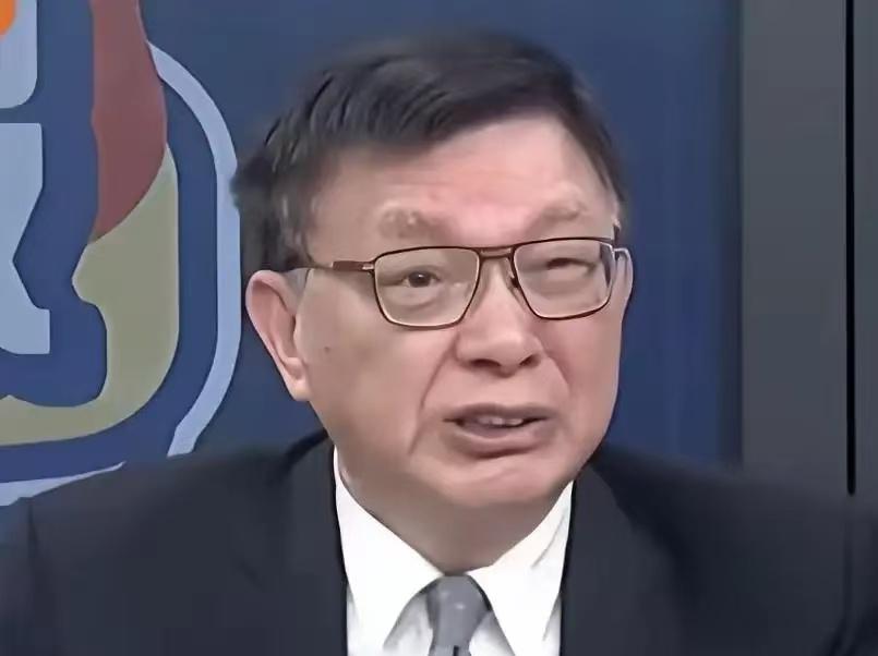 中天和赖岳谦夫妇的事，说穿了就是一笔账。中天算得很清楚：苑举正身后是台大讲台，