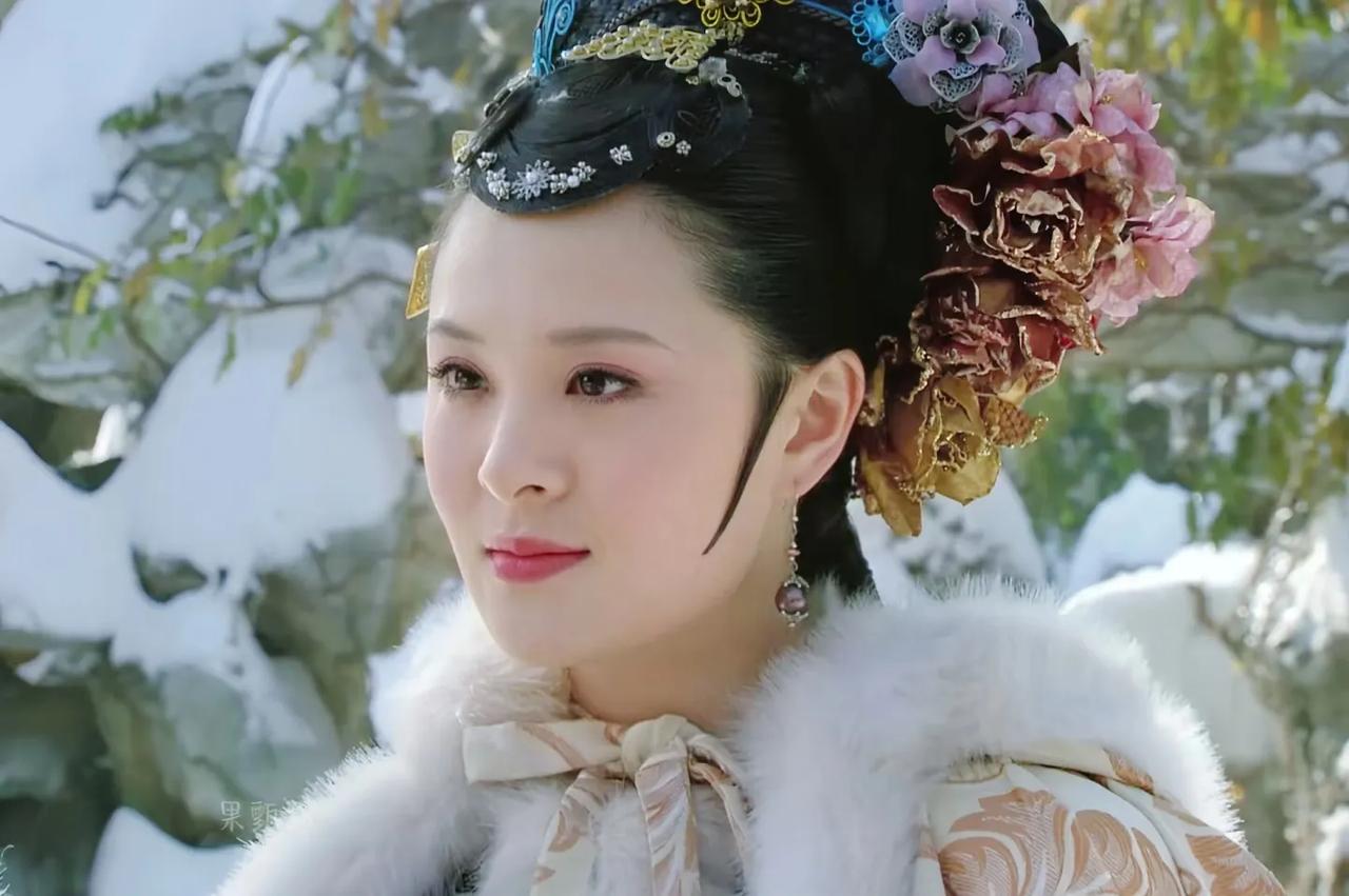 刷到网友提问《甄嬛传》曹琴默为啥临终前突然智商下线？其实哪有什么下线，从头到尾她