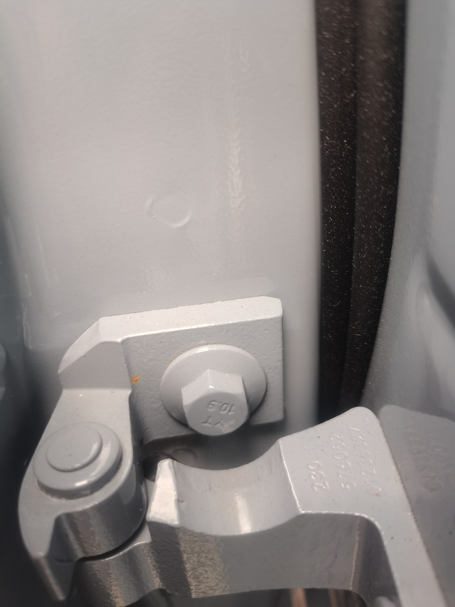 这帝豪还没首保的前两天上下车无意瞄到一个锈点，都到处看了一下，车后门和B柱衔接