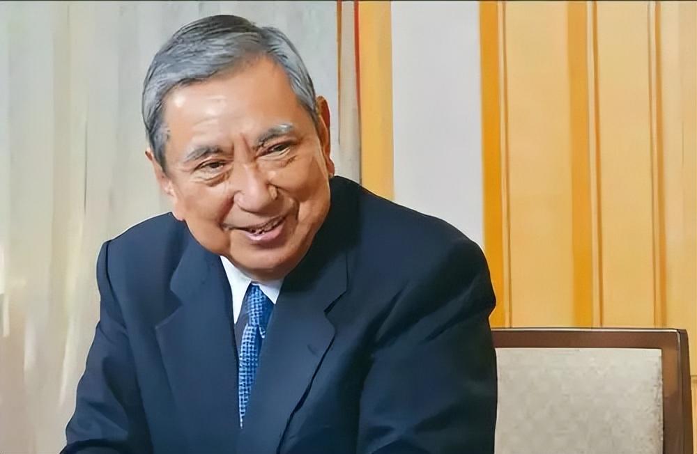 89岁的河野洋平一咽气，高市早苗的嘴角怕是压都压不住了。这位自民党内硕果仅存的“