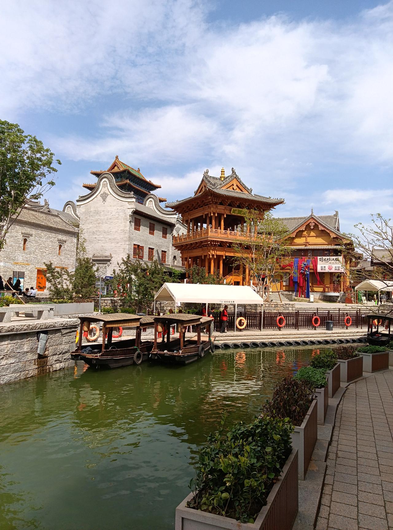 随手拍｜周末逛古镇也太治愈了吧✨周末溜出来逛了趟古镇，随手拍的这张真的太有