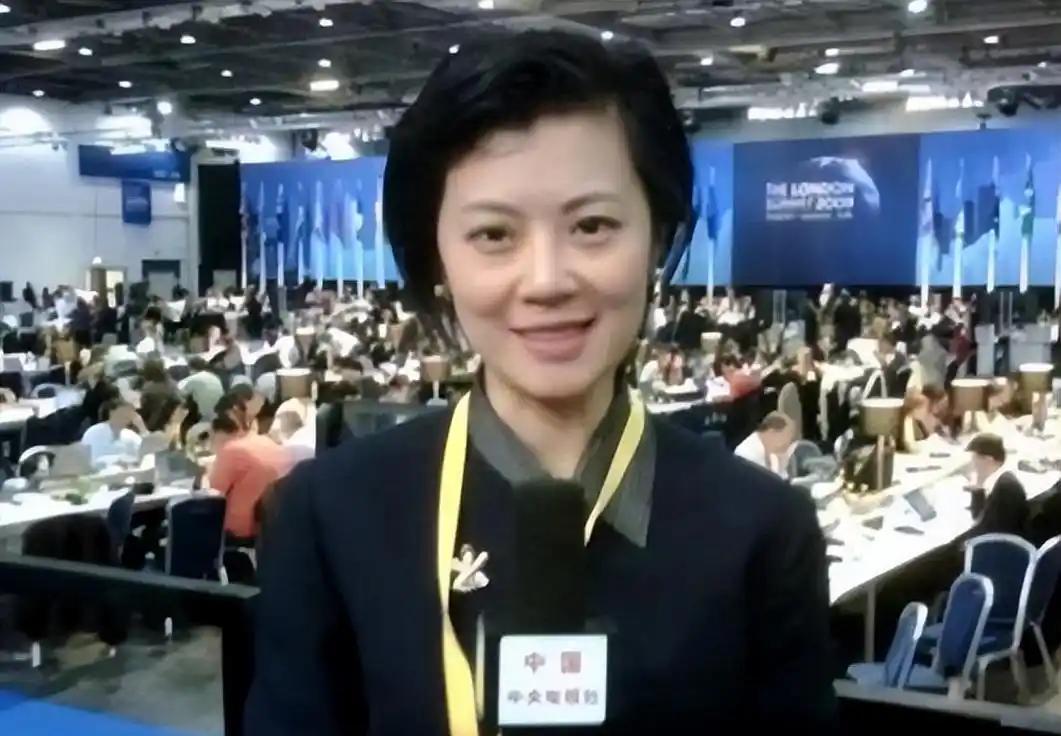 央视美女主持姜丰放弃中国国籍嫁英国富豪，结局凄惨！2004年，一位在英国
