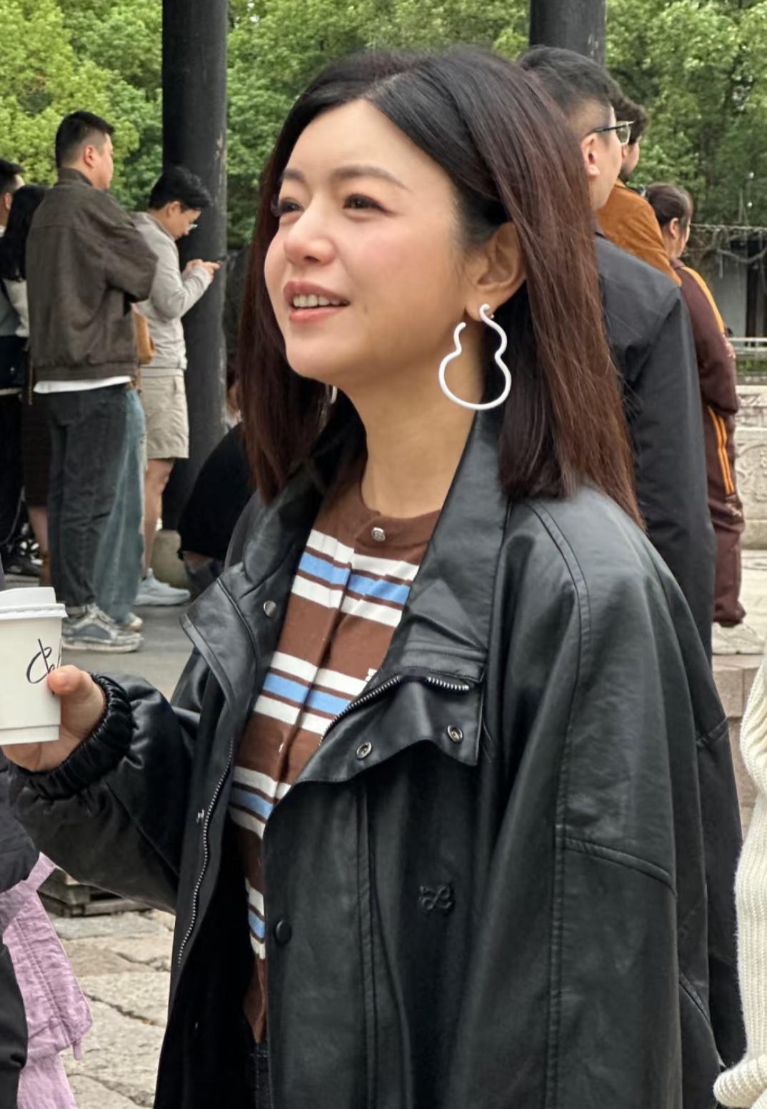 乌镇戏剧节又看到了陈妍希！甜妹的“中年松弛感”好真实谁懂啊！乌镇又遇陈妍希