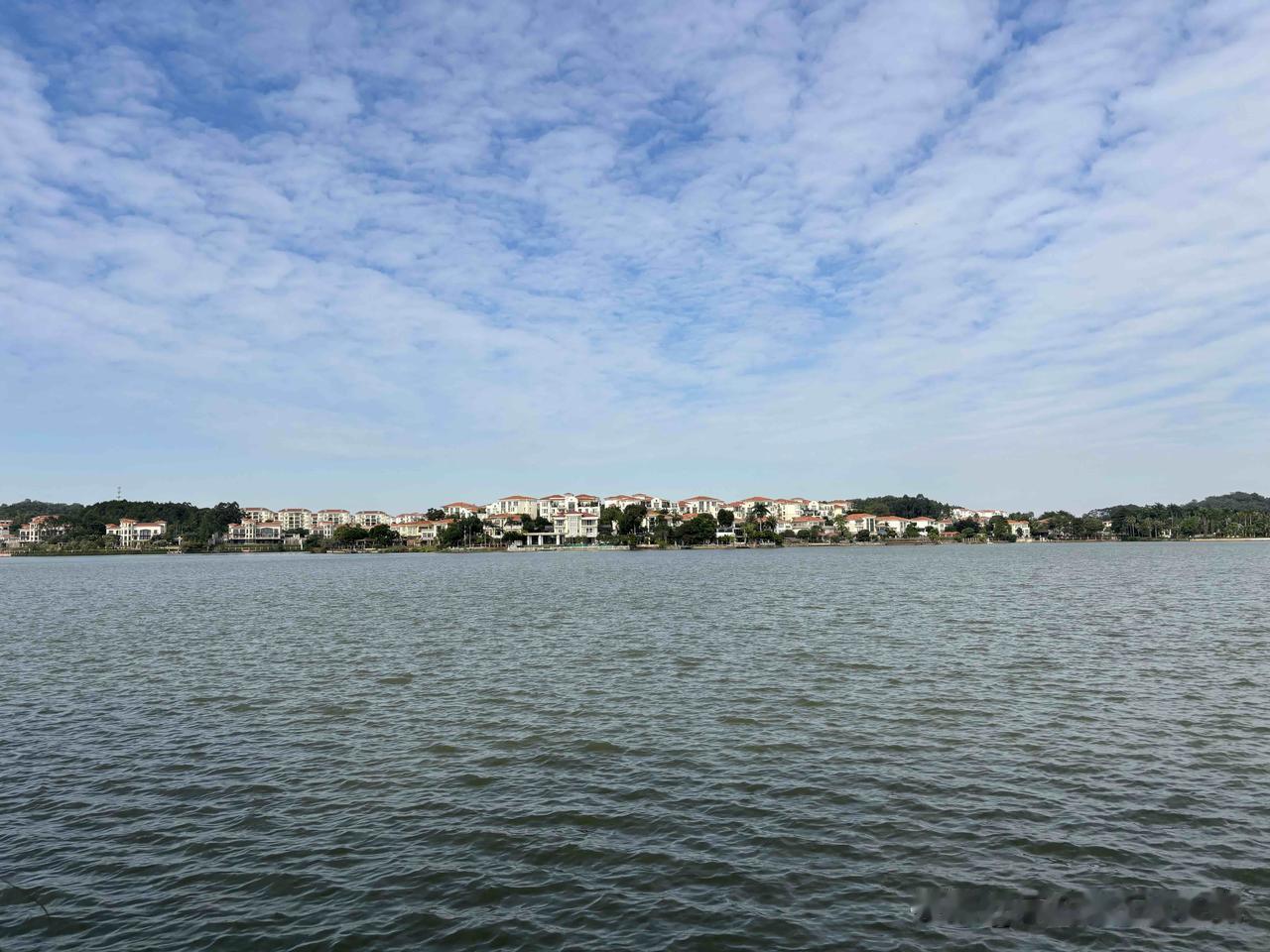 佛山丹灶的仙湖风景区，果然有湖就是自带上好风水和飘飘仙气。在随意院子的翰林谭