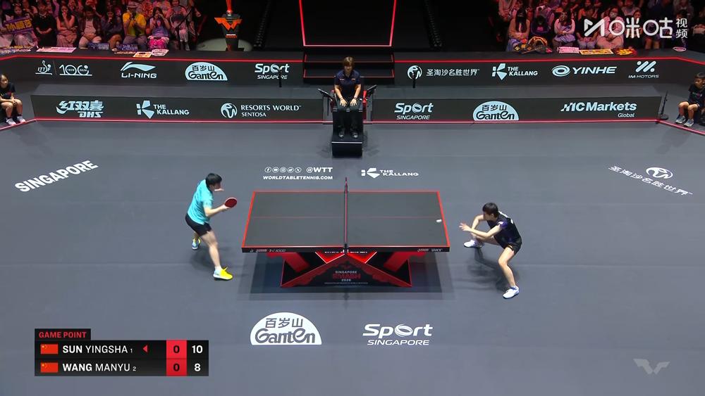 孙颖莎又赢了，4-2，新加坡大满贯。场上，你来我往，刀光剑影。但积分榜上，她跟王