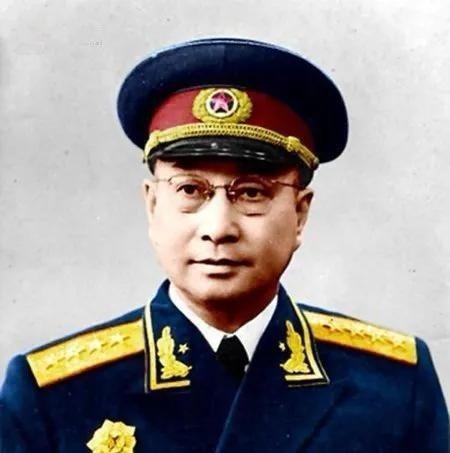 1952年，陈赓找周总理汇报工作，刚好周总理外出，等了几个小时后，陈赓饿了，就自