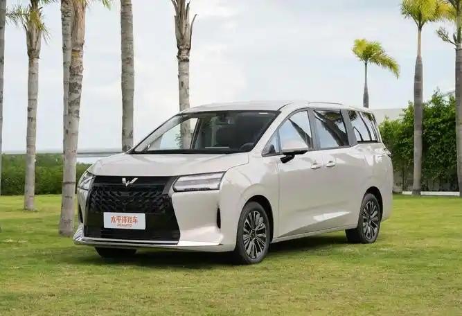 五菱星光L：插混中大型SUV星光L定位中大型SUV，车身尺寸4980/19