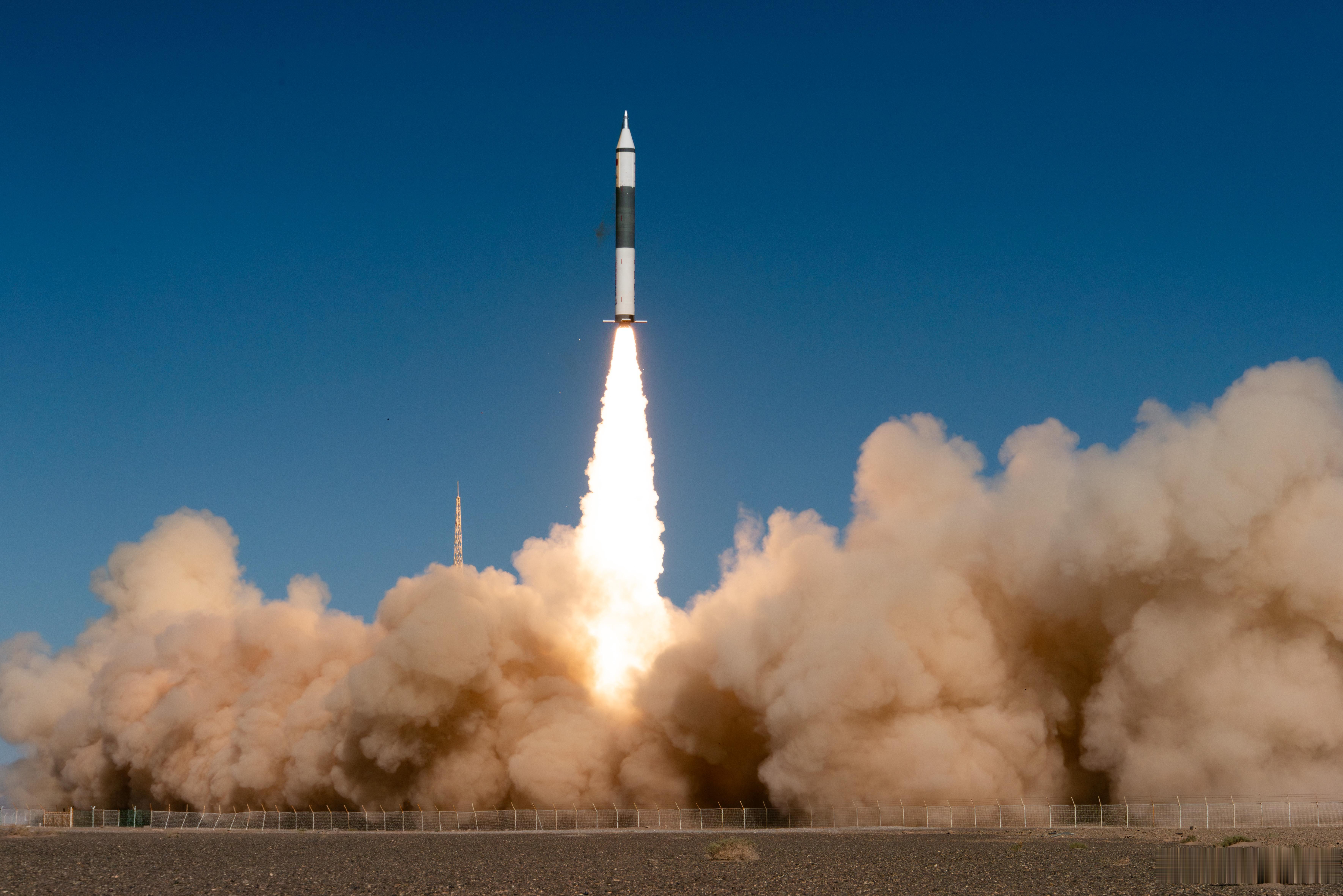 我国成功发射全球首组商用中倾角InSAR卫星突破1天重轨InSAR2026年9月17日10时40分，
