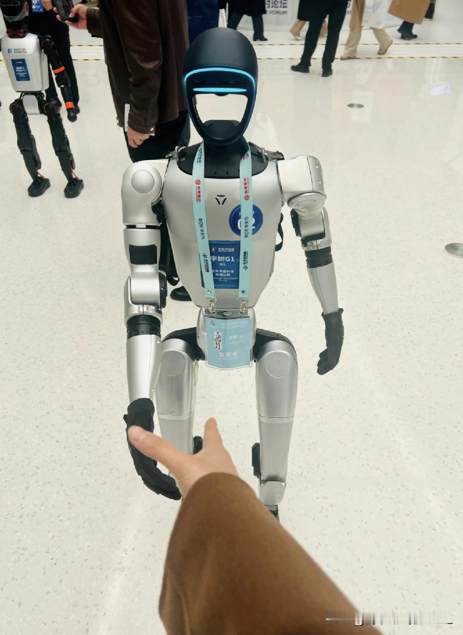 宇树科技这名字怎么来的？看完我真想给王兴兴竖大拇指。谁能想到，这种级别的