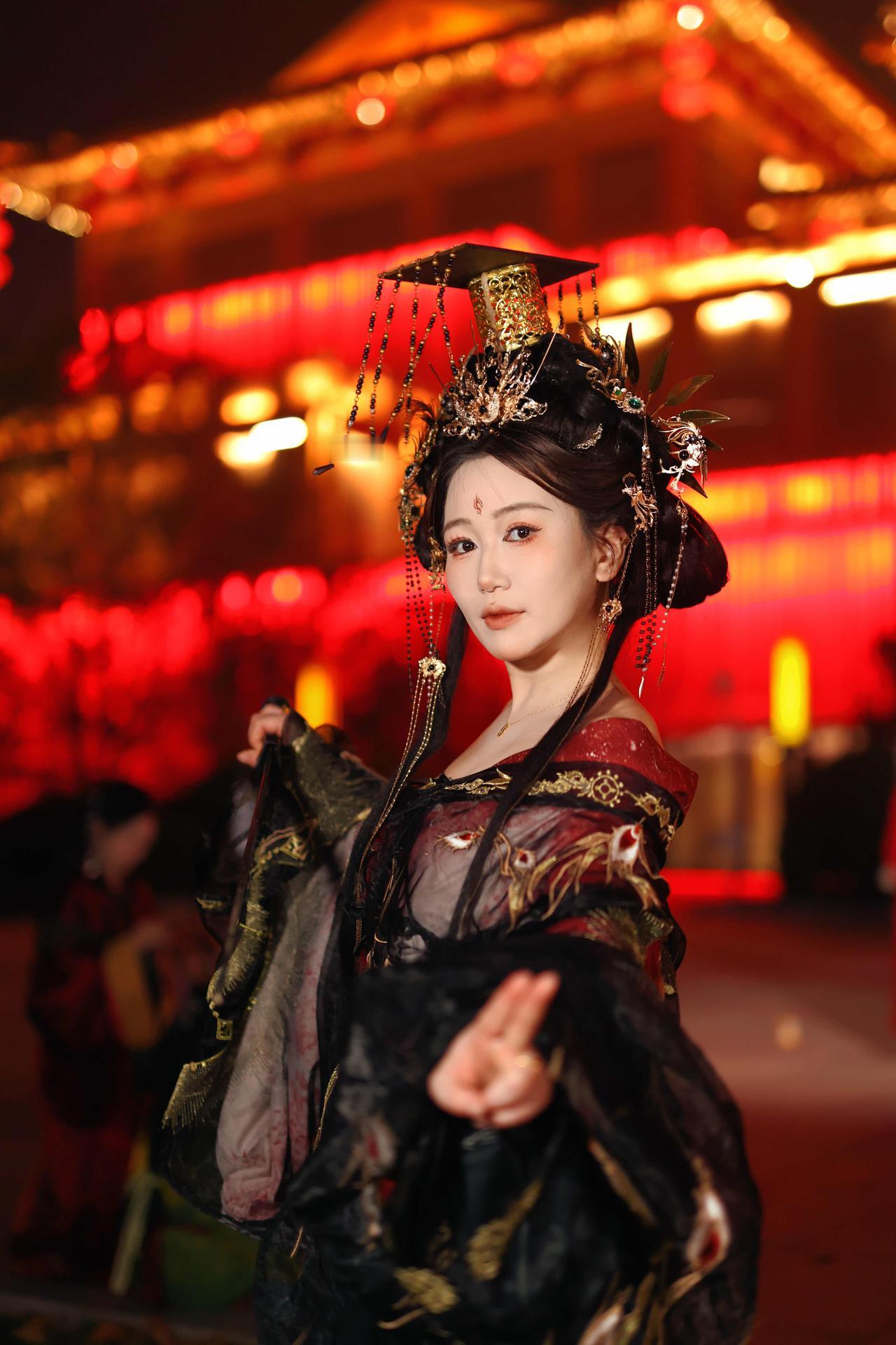 心心念念的女帝妆造汉服古风