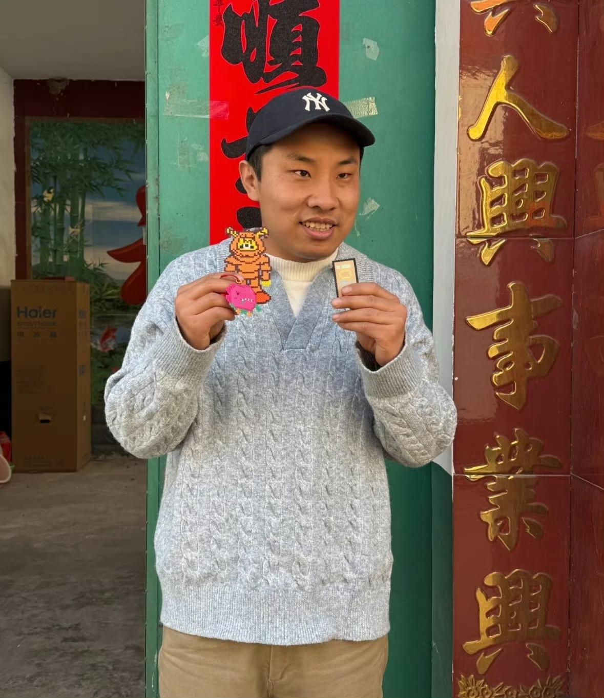 村民甲：哎，你说徐志胜这事儿，要在咱村，他那长相，估计娶媳妇都得排到十里外去。