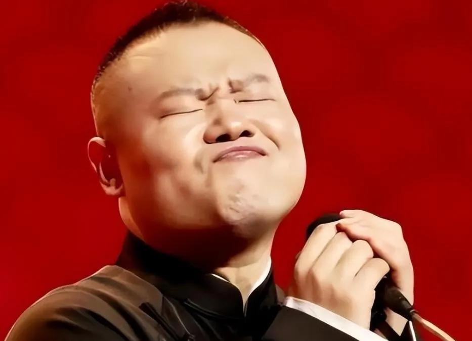这段对话蛮有意思的。“你觉得他的相声怎么样？”路人甲问道。“他的河南话说的可