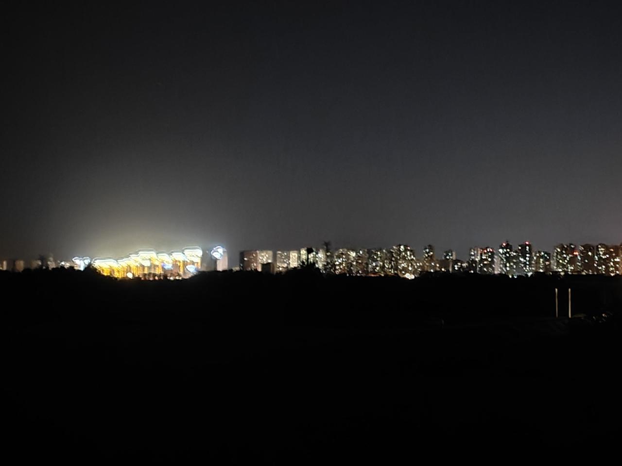 真是造孽！被折腾了一个晚上。到现在都没睡一分钟。一直咳。一直咳。咳声震