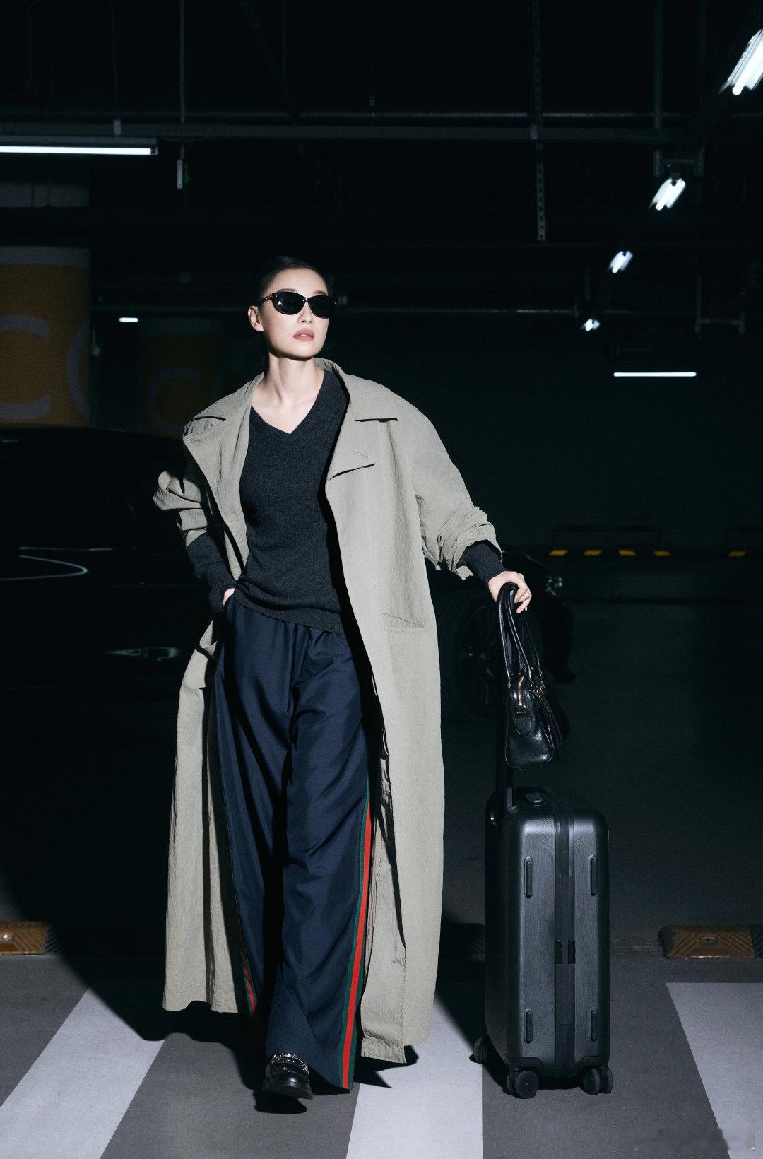 倪妮gucci品牌代言人米兰Gucci大秀出发图新鲜释出，全套品牌穿搭高级感拉