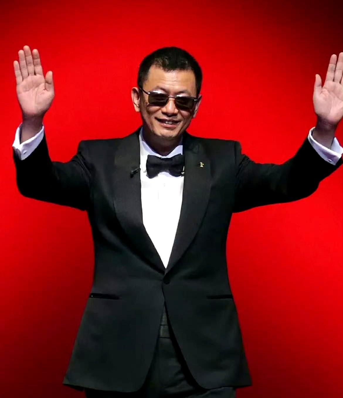 难怪他的戏出来都不错。原来李立群早就喷过王家卫了，只是那时候没人信罢了。