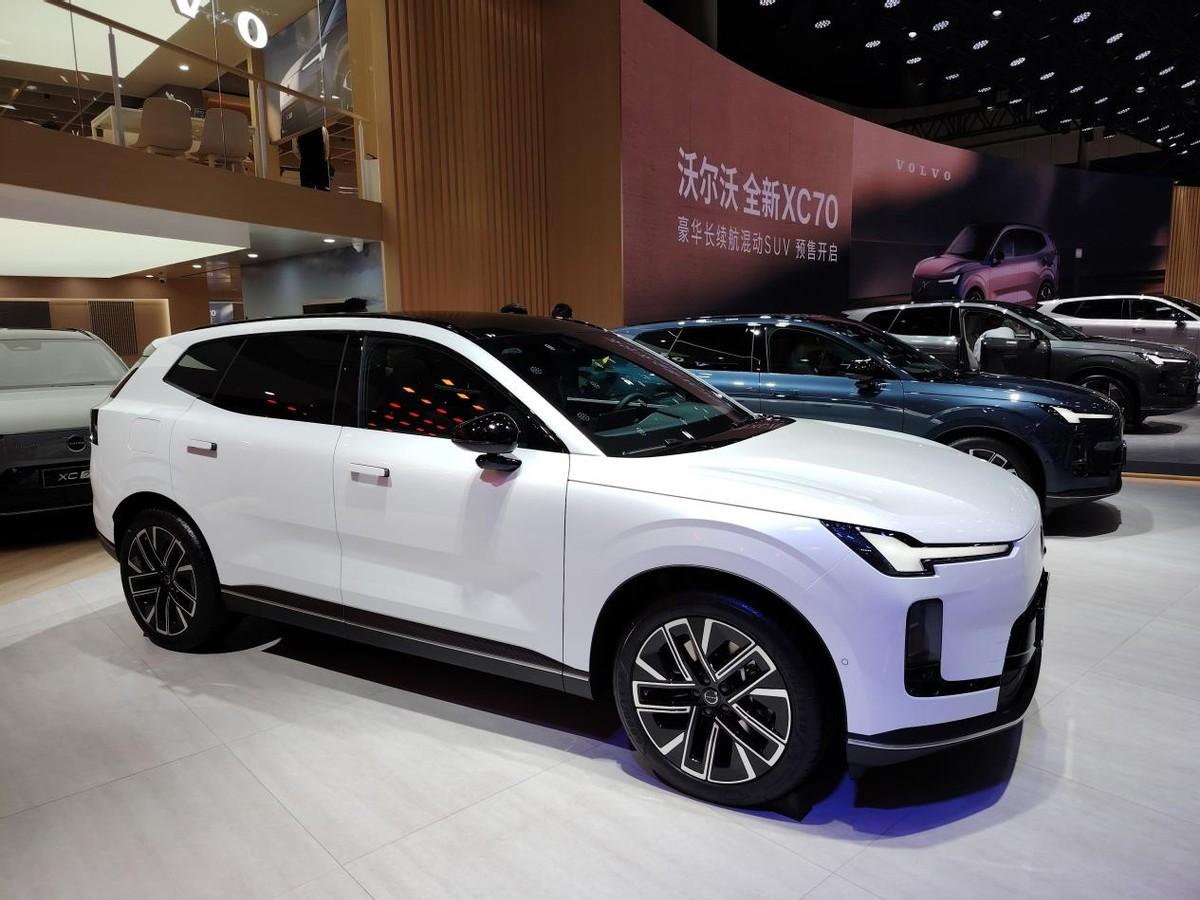车展现场直击：沃尔沃全新XC70预售85分钟小订5000台，直接上实拍。一台