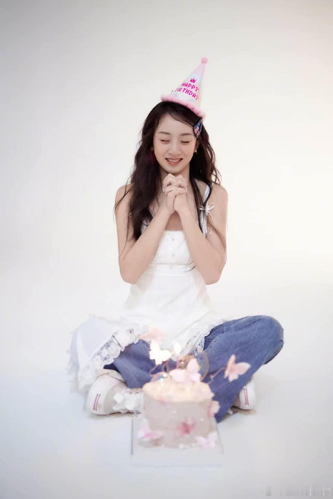 叶一茜发文为女儿庆生被森蝶美到！叶一茜发文庆生，18岁成年快乐，颜值气质都超出众