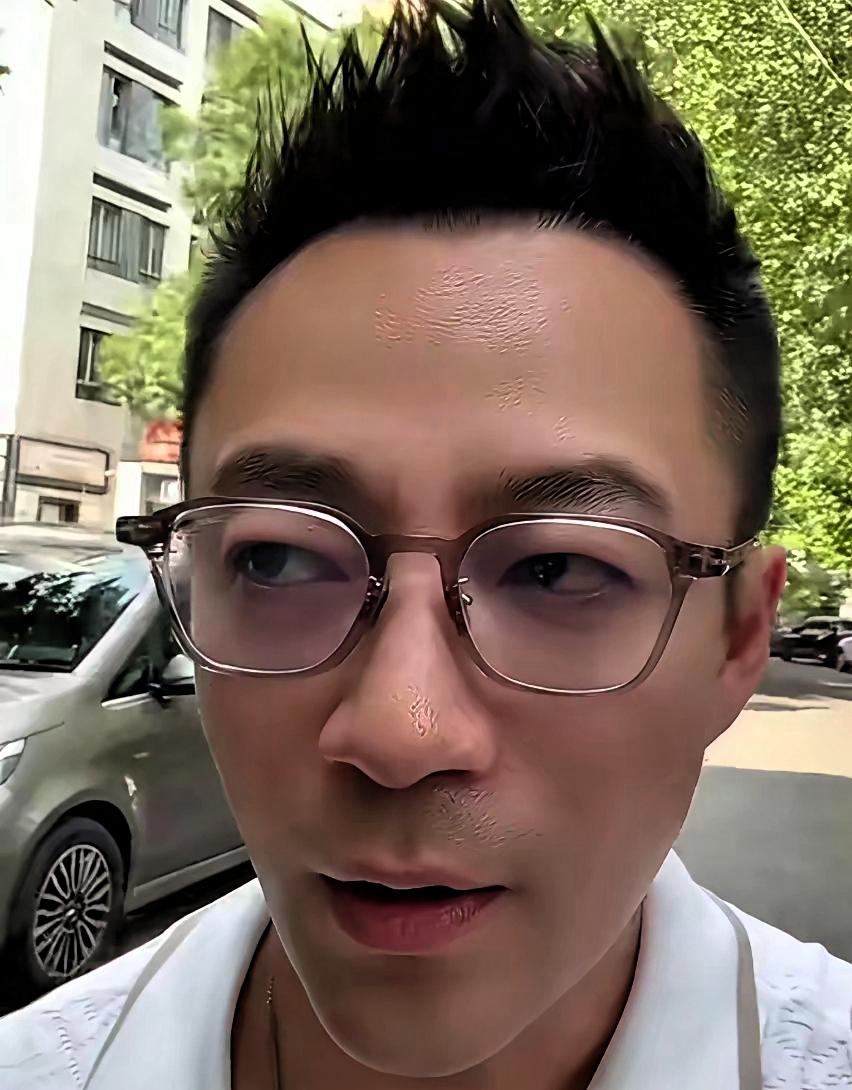 品牌想进台北，本来大家都看好，结果现在被停了，百货公司说合作不合适。大家都在想