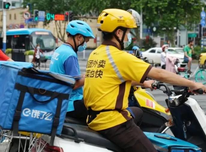 普通外卖员车不让进小区，盒马、山姆等商超配送员可以骑车进，是双标还是另有隐情？