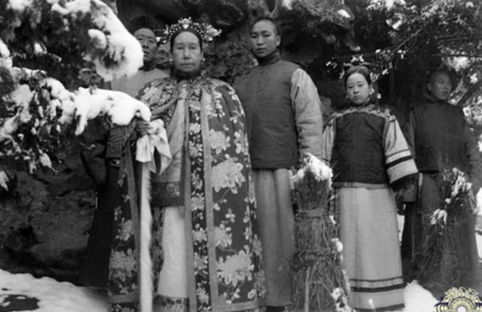 清朝太监回忆：妃子洗澡从不用手和避讳太监，十分侮辱人。中国最后一个太监孙耀庭回忆