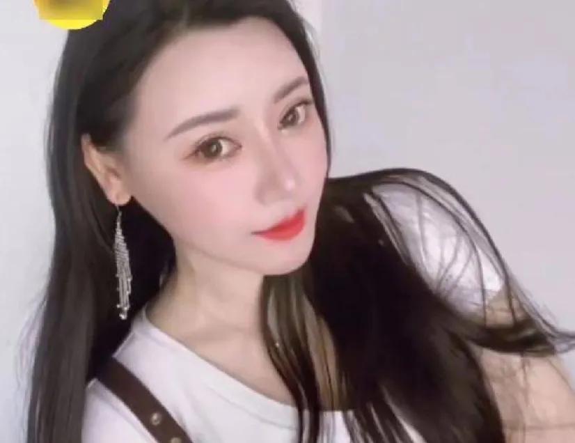 湖北有女子医美变毁容，因过度注射生长因子，脸部不受控肿胀如「寿星公」。据起点