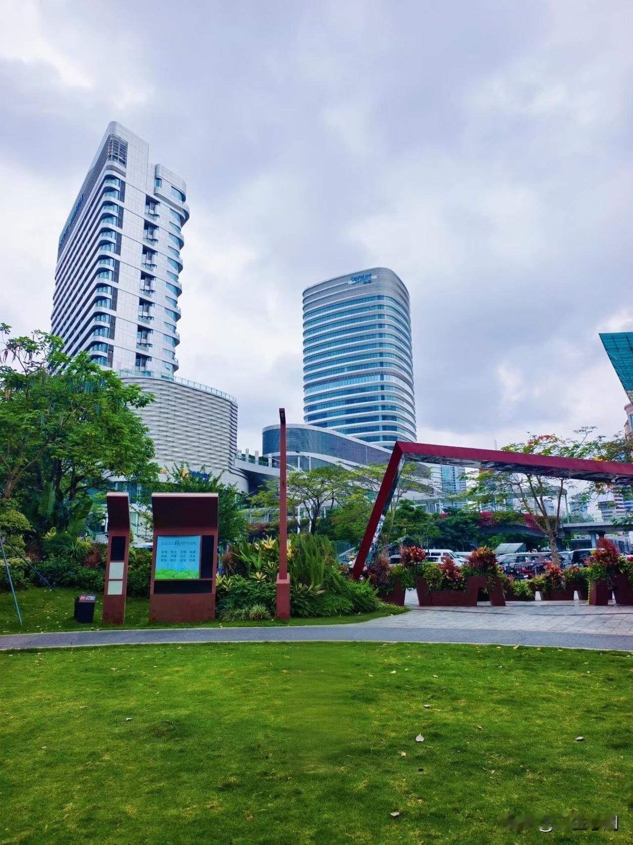 一位情感专家说：“一个男人在出轨的时候，他找的其实是他自己。很多女人想不通自己漂